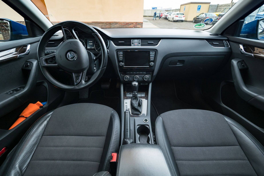 ŠKODA Octavia Combi III 2013 - interiér - půjčovnazavás.cz