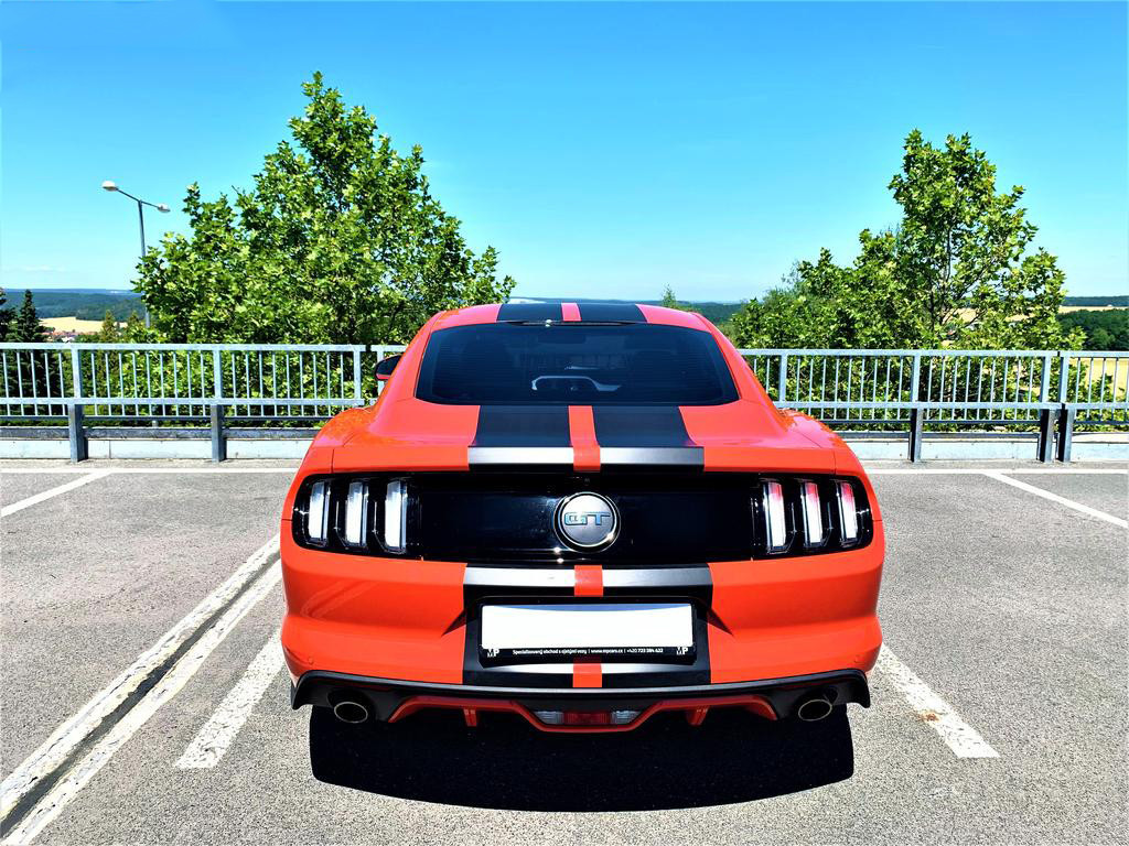Ford Mustang. Půjčovna aut. Půjčení sportovního vozu Plzeň.