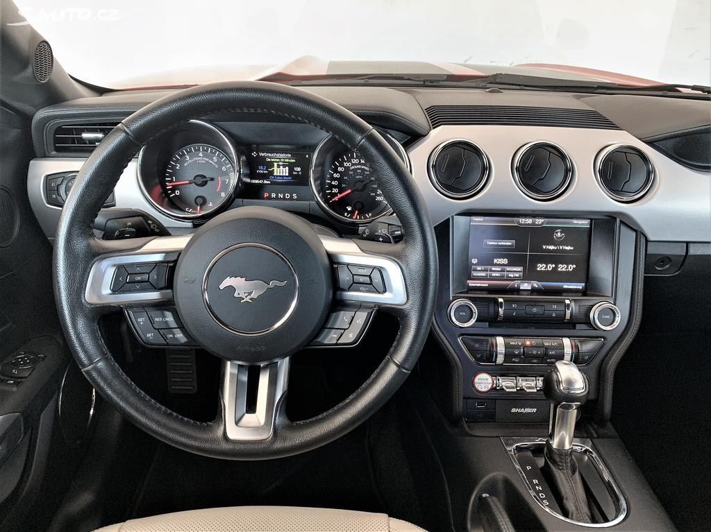 Ford Mustang. Půjčovna aut. Půjčení sportovního vozu Plzeň.