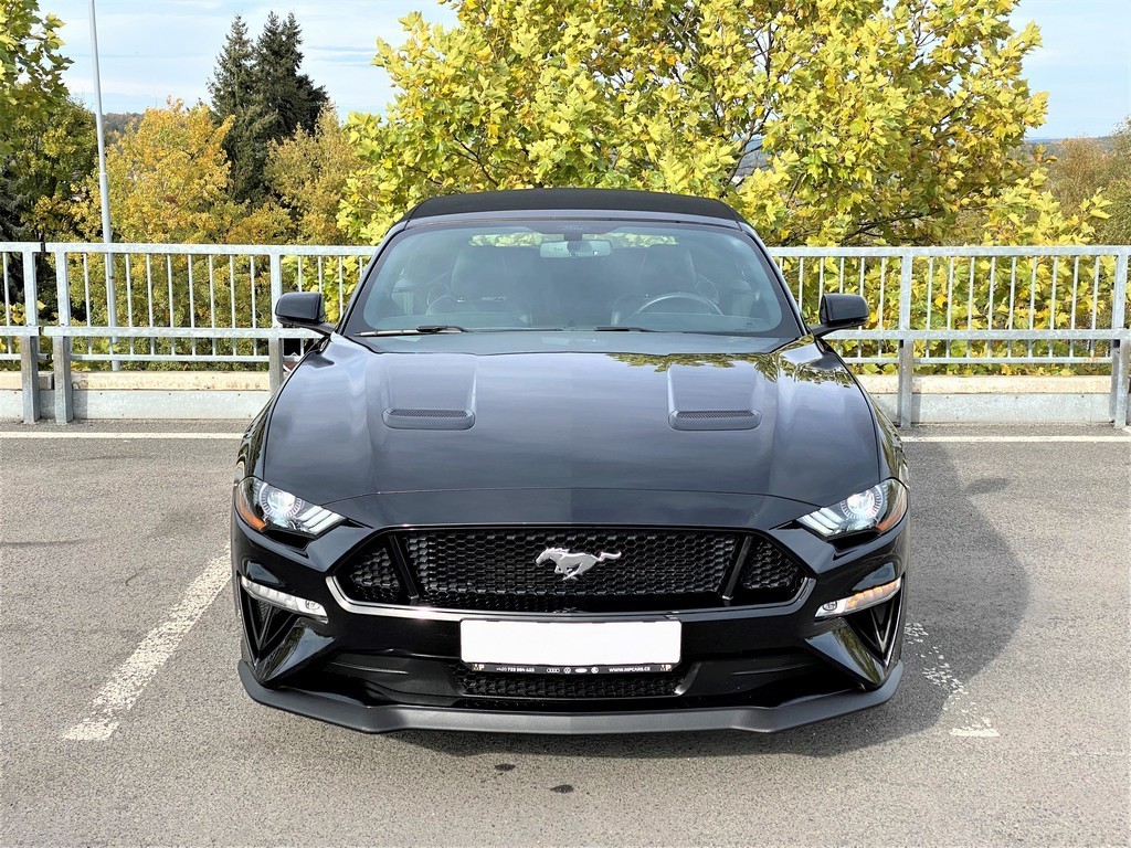 Ford Mustang. Půjčovna aut. Půjčení sportovního vozu Plzeň.