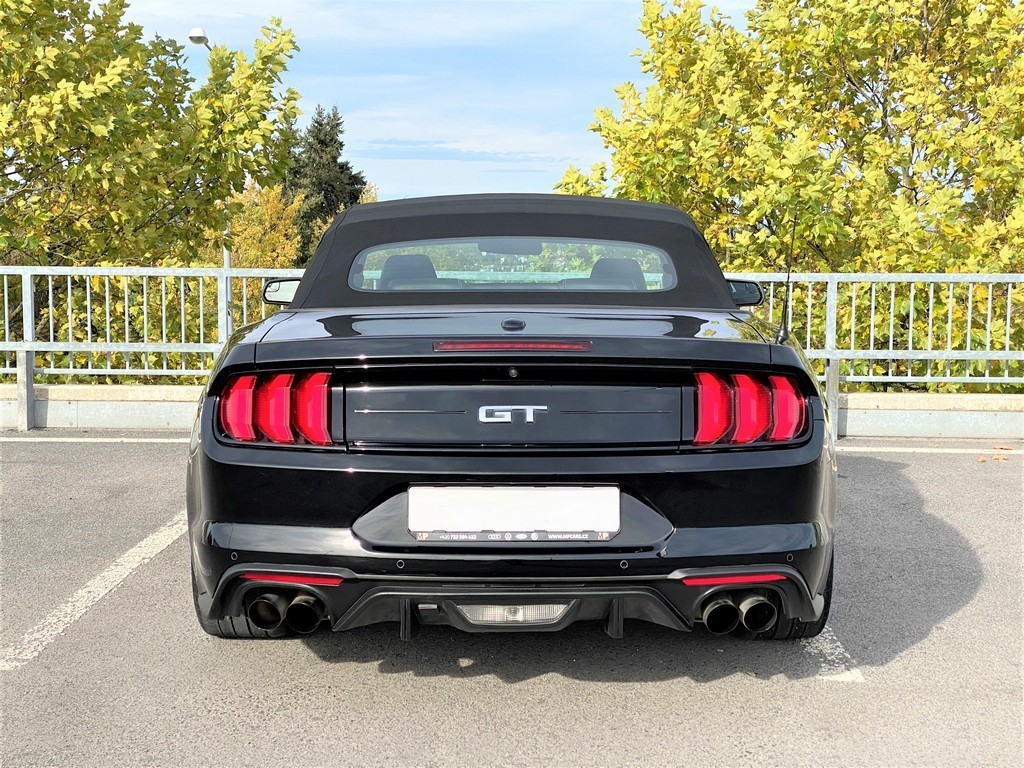 Ford Mustang. Půjčovna aut. Půjčení sportovního vozu Plzeň.