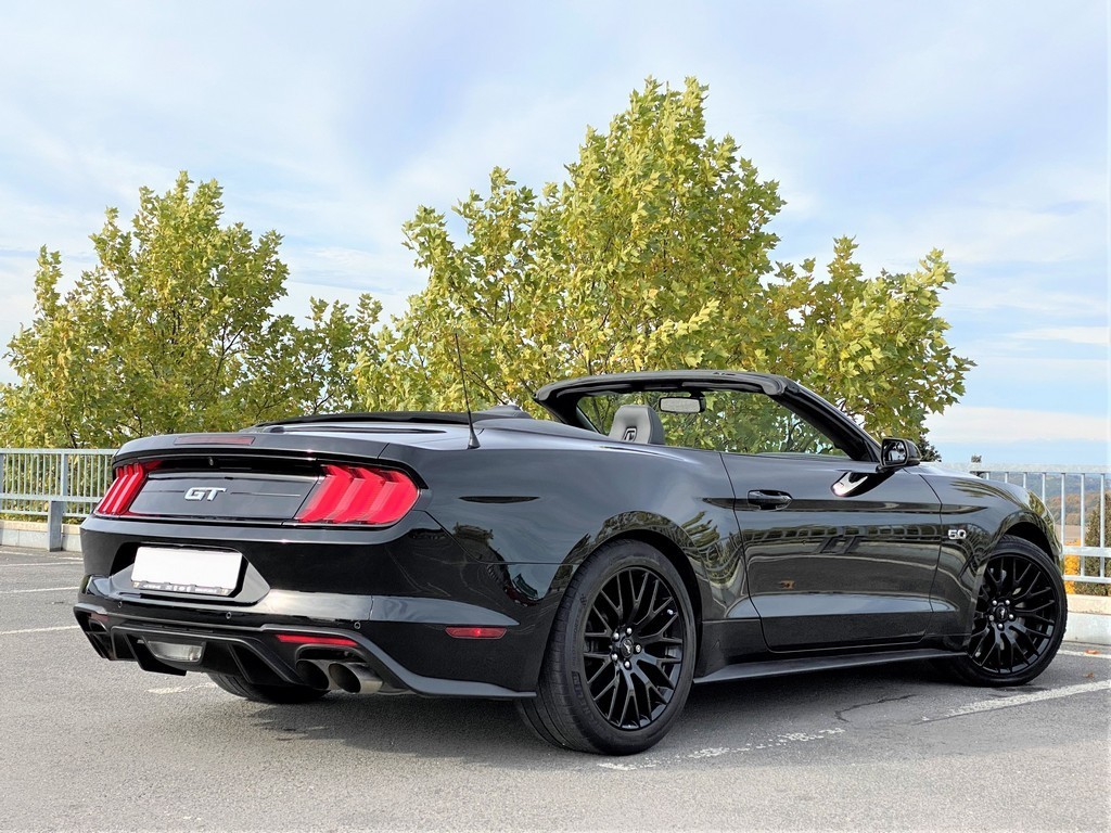 Ford Mustang. Půjčovna aut. Půjčení sportovního vozu Plzeň.