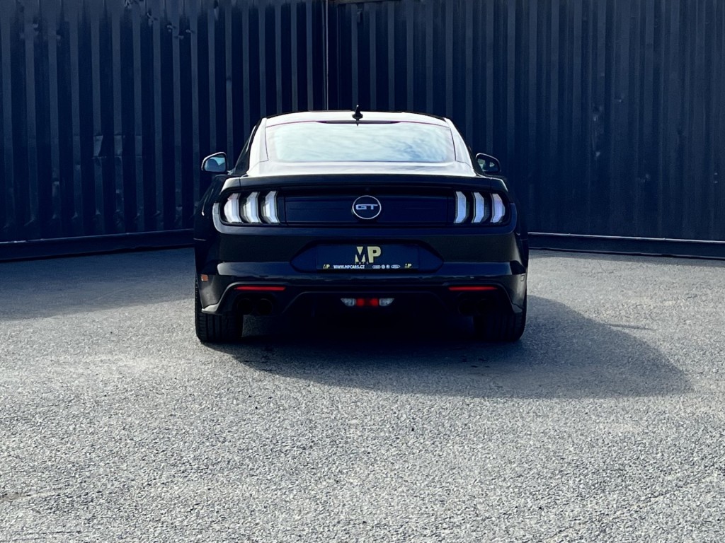 Ford Mustang půjčovna aut